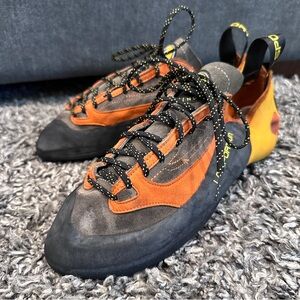 Used Unisex La Sportiva Climbing Shoes size 37 1/2. 10.5 men’s 11.5 women’s.